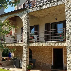 Lucas Apartmán